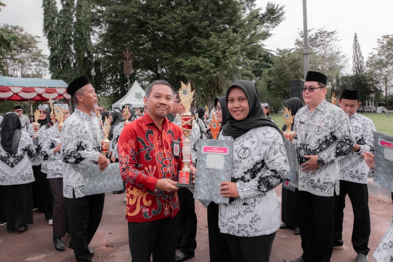 Guru SMA Negeri 1 Kapuas Murung Raih Predikat Terbaik II di Porsenijar Hari Guru Nasional ke-80 Kabupaten Kapuas Tahun 2025