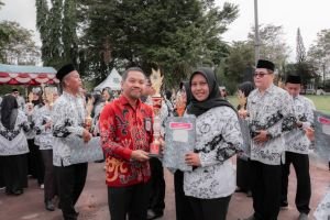 Guru SMA Negeri 1 Kapuas Murung Raih Predikat Terbaik II di Porsenijar Hari Guru Nasional ke-80 Kabupaten Kapuas Tahun 2025